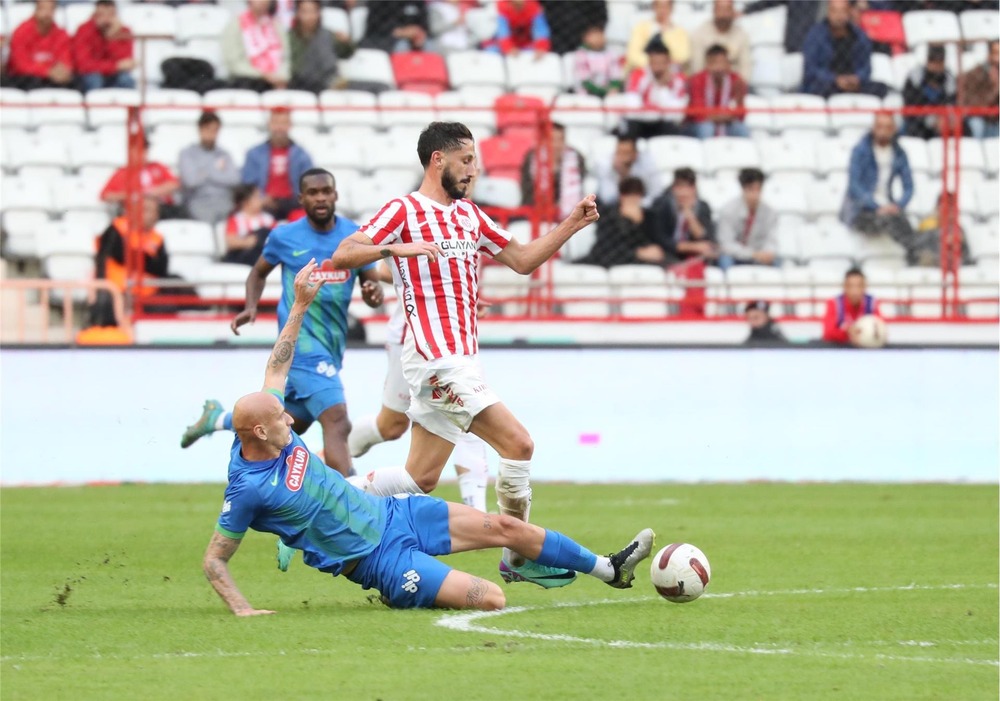 nhan-dinh-soi-keo-antalyaspor-vs-caykur-rizespor-luc-00h00-ngay-4-10-2025-1